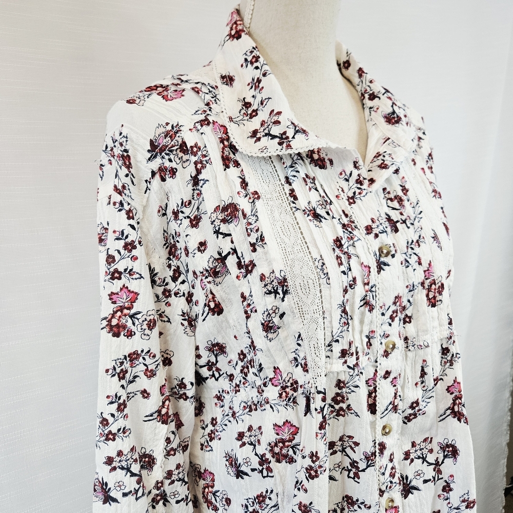 Anthropologie Pilcro Collared Pintuck Floral Blouse size Medium - Picture 7 of 14